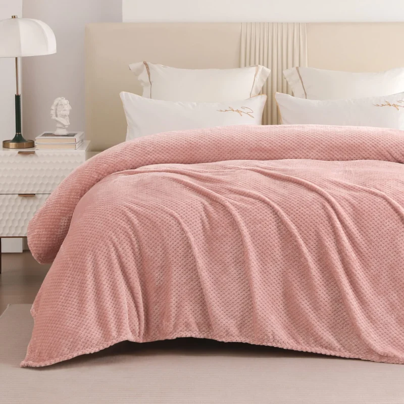 Cuddly blanket Super soft and warm fleece blanket for sofa, couch and bed with waffle pattern, cozy & comfortable blanket